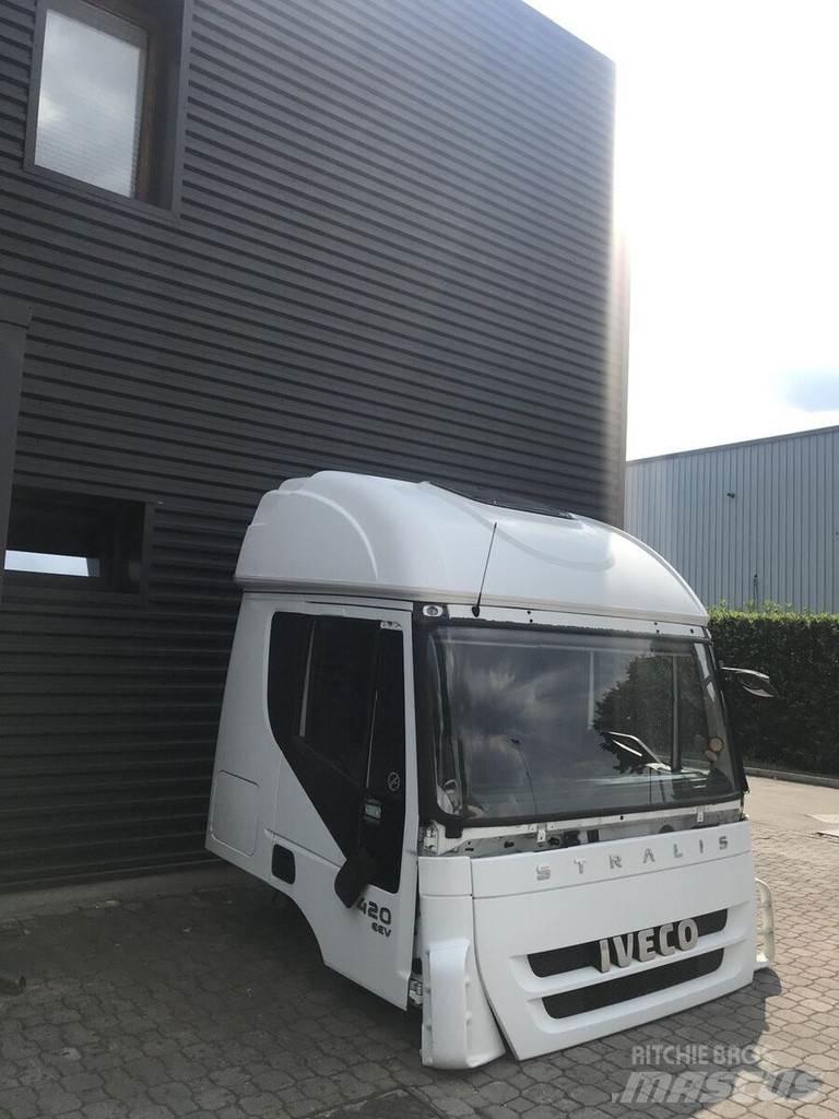 Iveco Stralis AT Cabinas e interior
