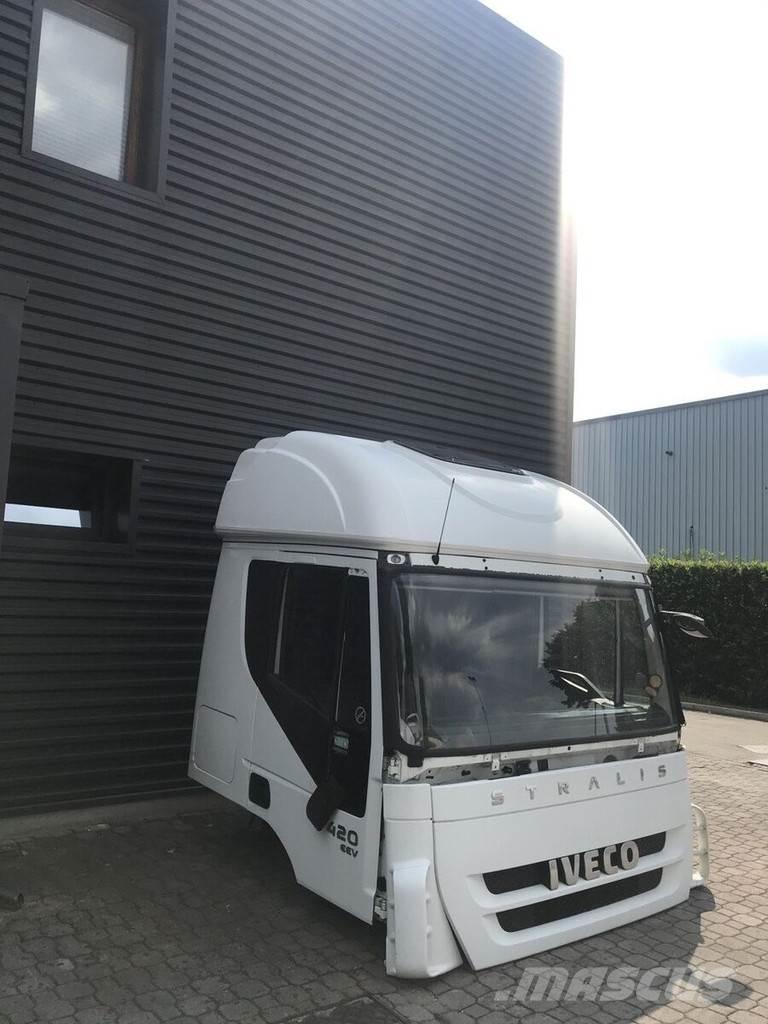 Iveco Stralis AT Cabinas e interior