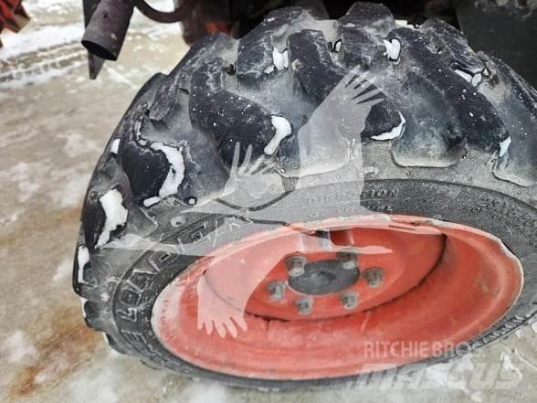 Kubota B26 Retrocargadoras