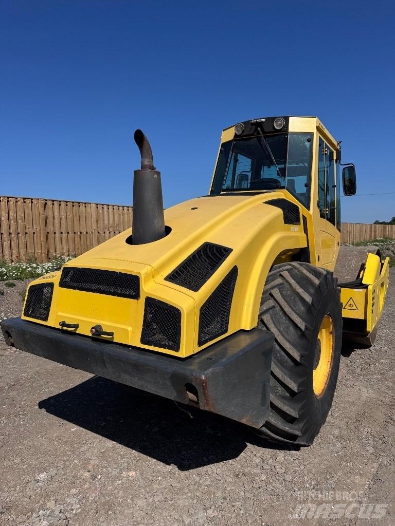 Bomag BW 213 D H-4 Rodillos de un solo tambor