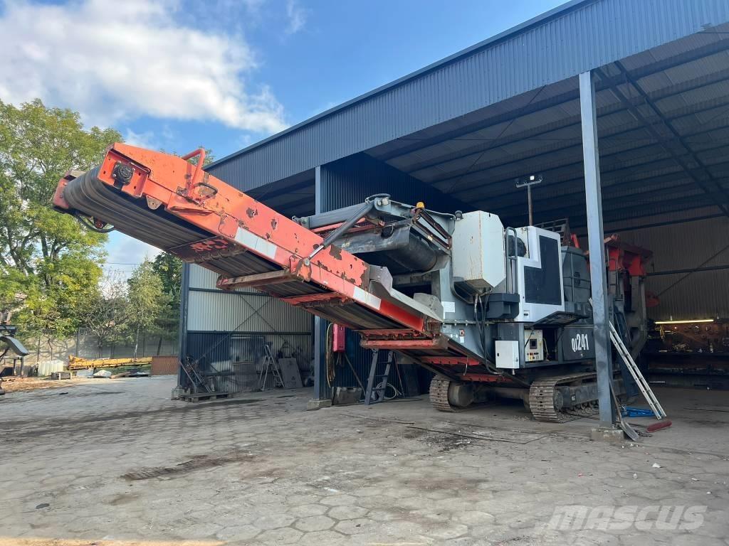 Sandvik QJ 241 Trituradoras móviles