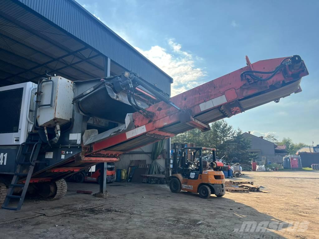 Sandvik QJ 241 Trituradoras móviles