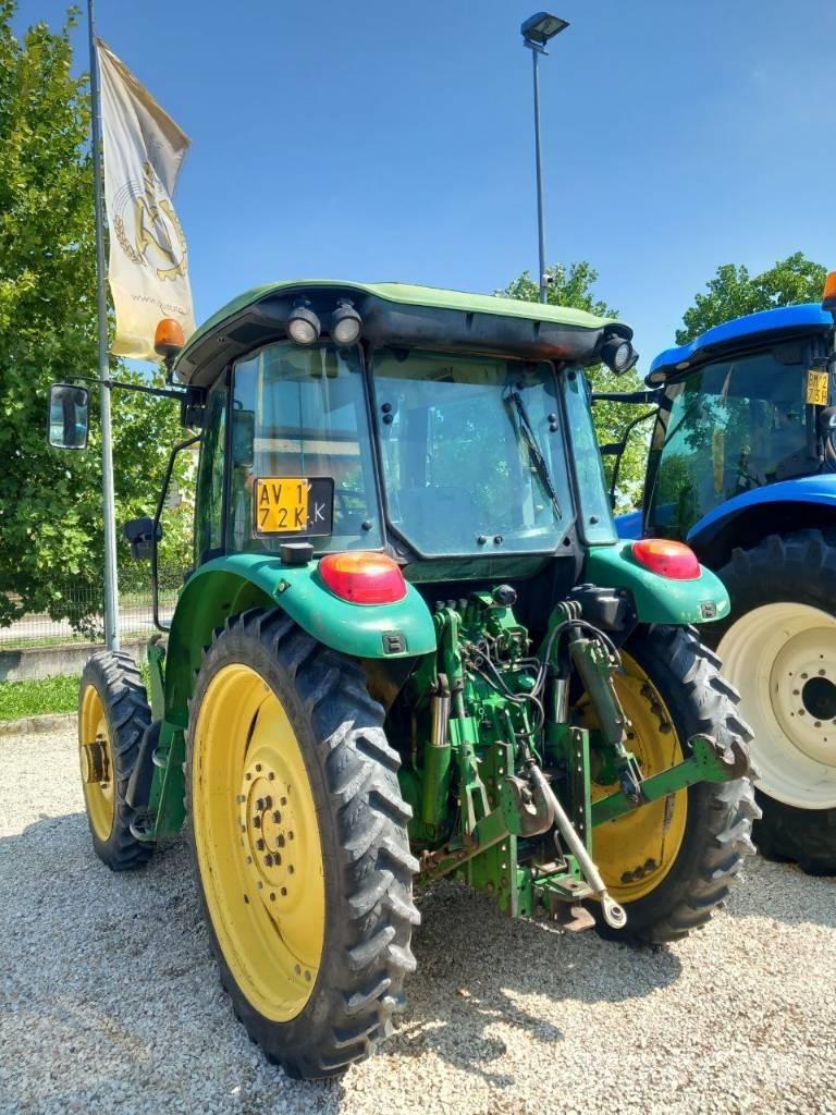 John Deere 5820 Tractores