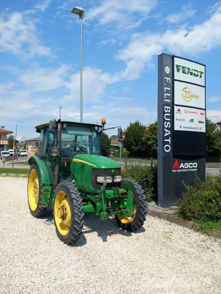 John Deere 5820 Tractores