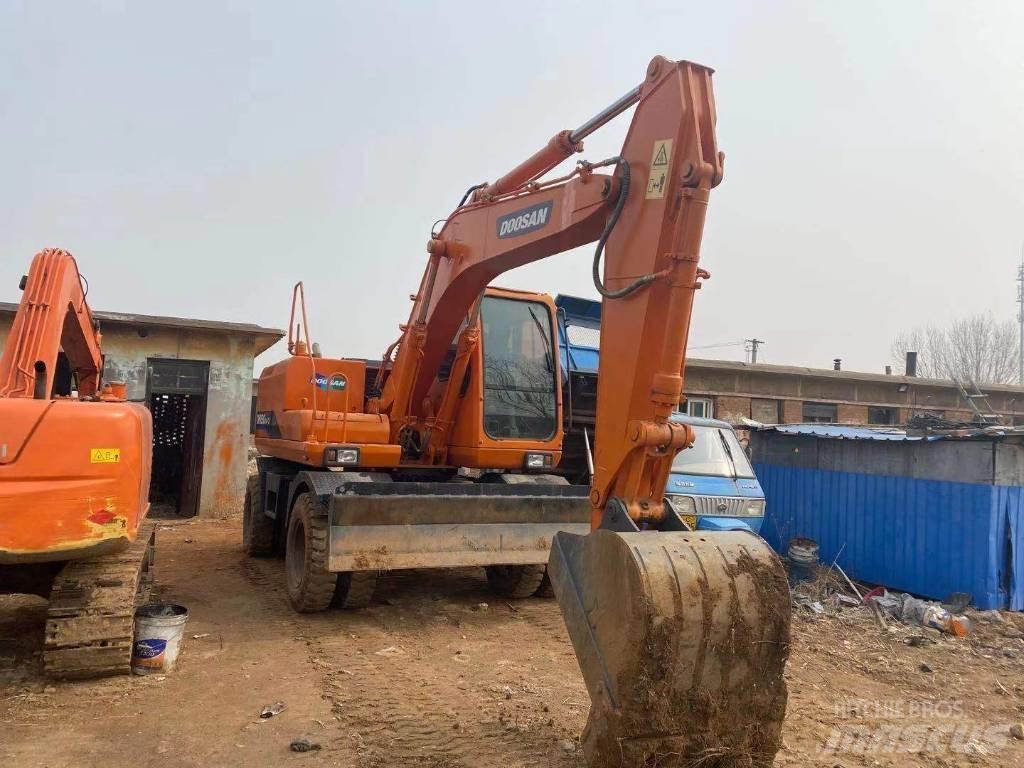 Doosan DH 150W Excavadoras de ruedas