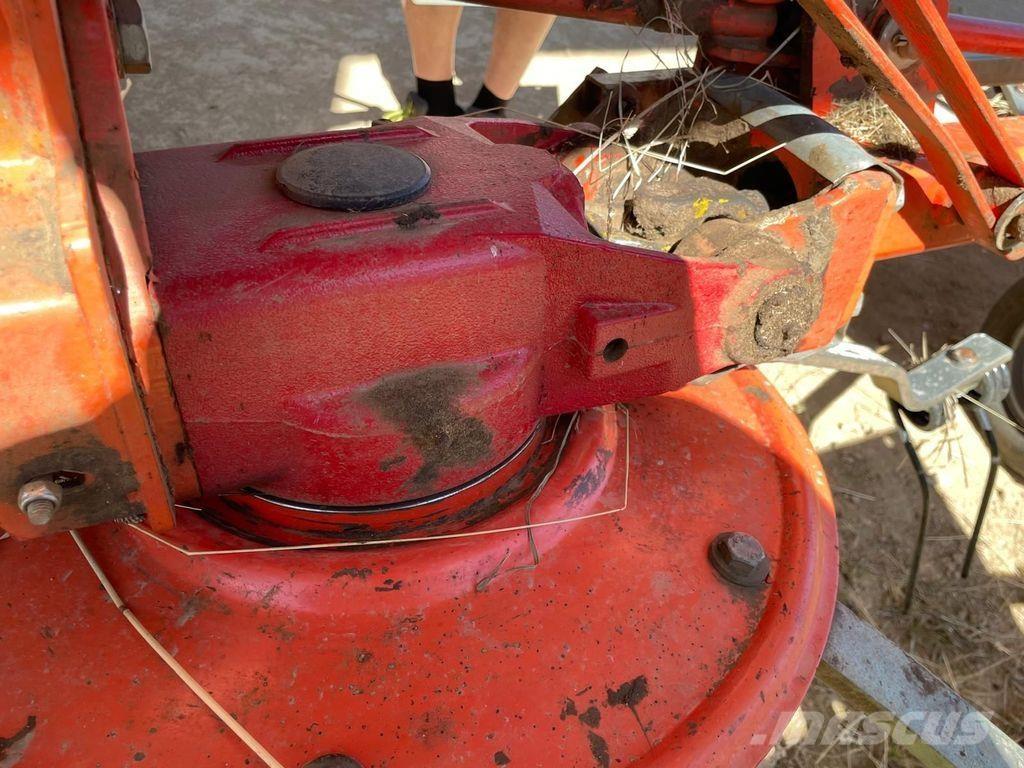 Fella TH 800 Rastrillos y henificadores