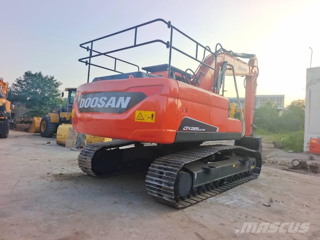 Doosan DX 225 LC Excavadoras de cadenas