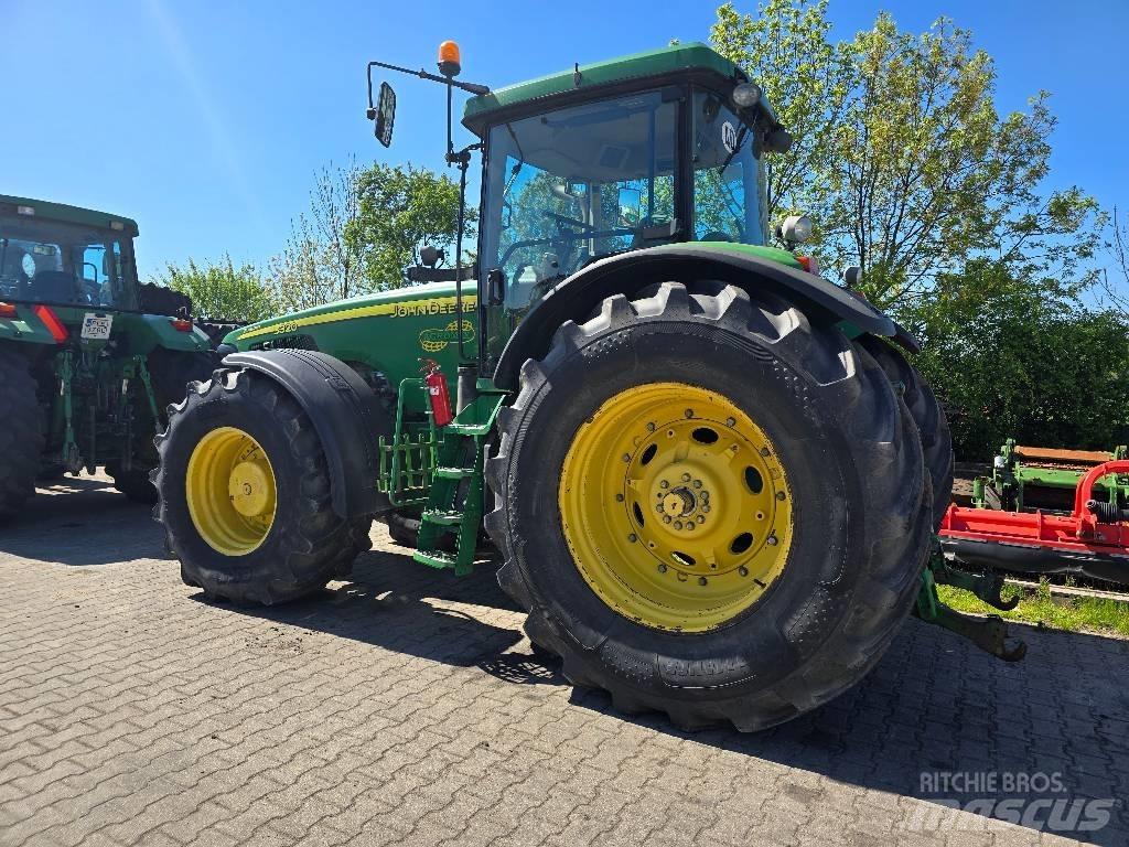 John Deere 8320 Tractores