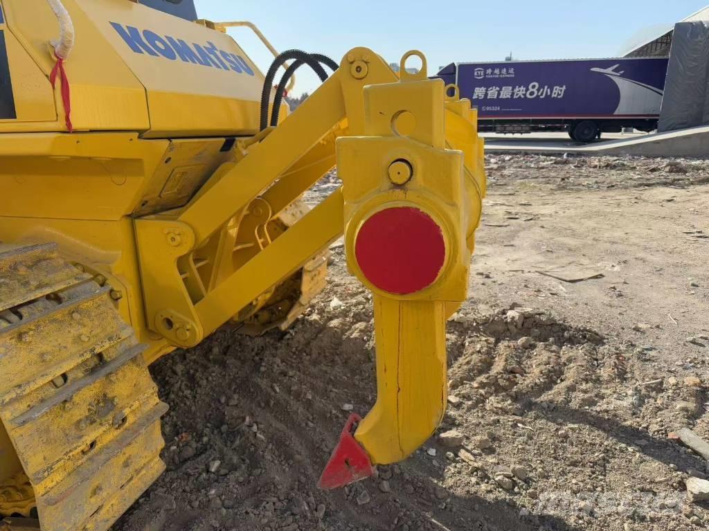Komatsu D 85 EX-18 Buldozer sobre oruga