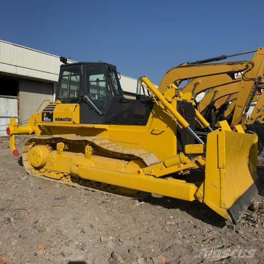 Komatsu D 85 EX-18 Buldozer sobre oruga