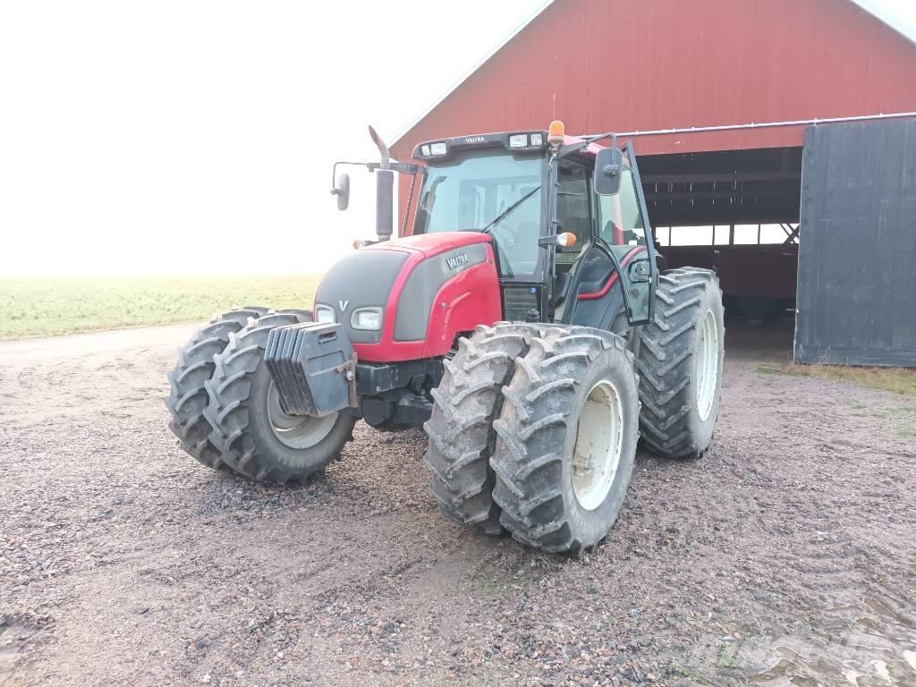 Valtra N 141 Tractores