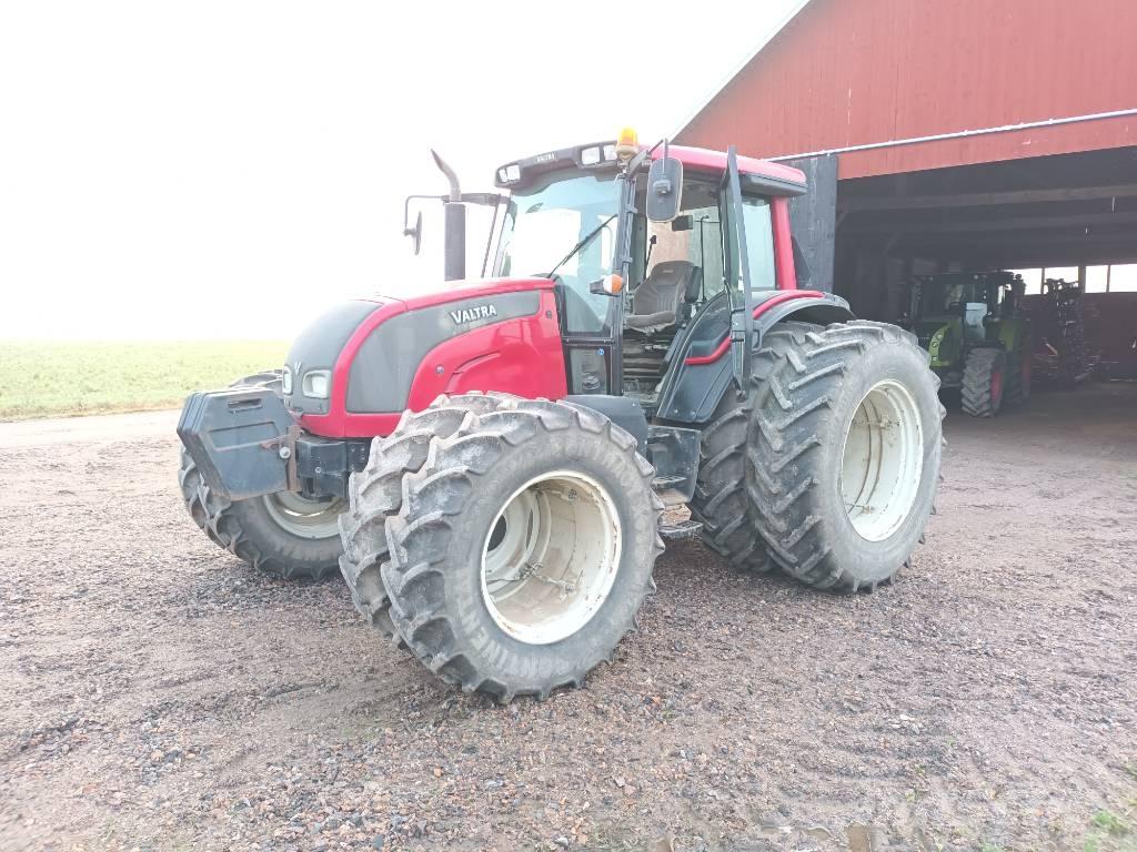 Valtra N 141 Tractores