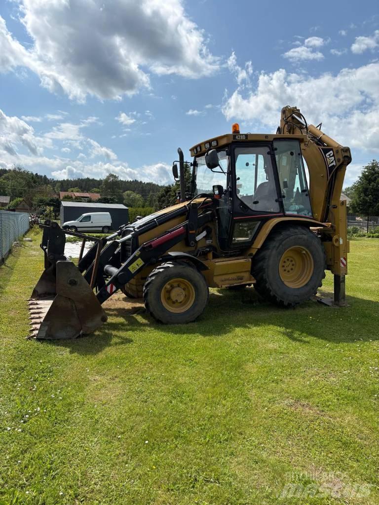 CAT 428 D 4x4 Retrocargadoras