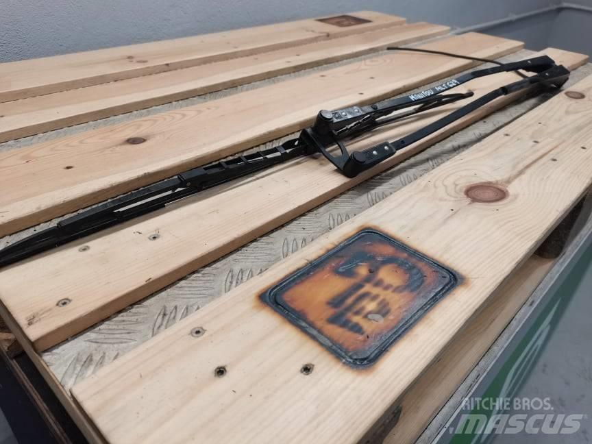 Manitou MLT  wiper Cabinas e interior