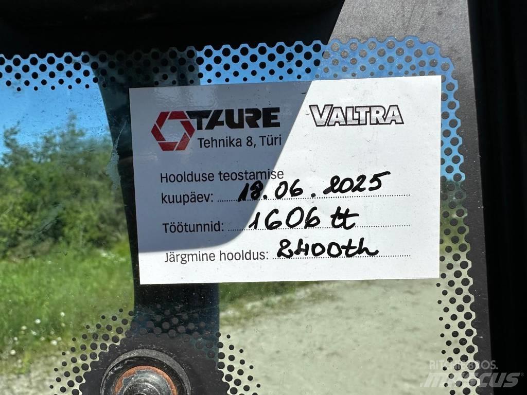 Valtra G 135 Versu Tractores