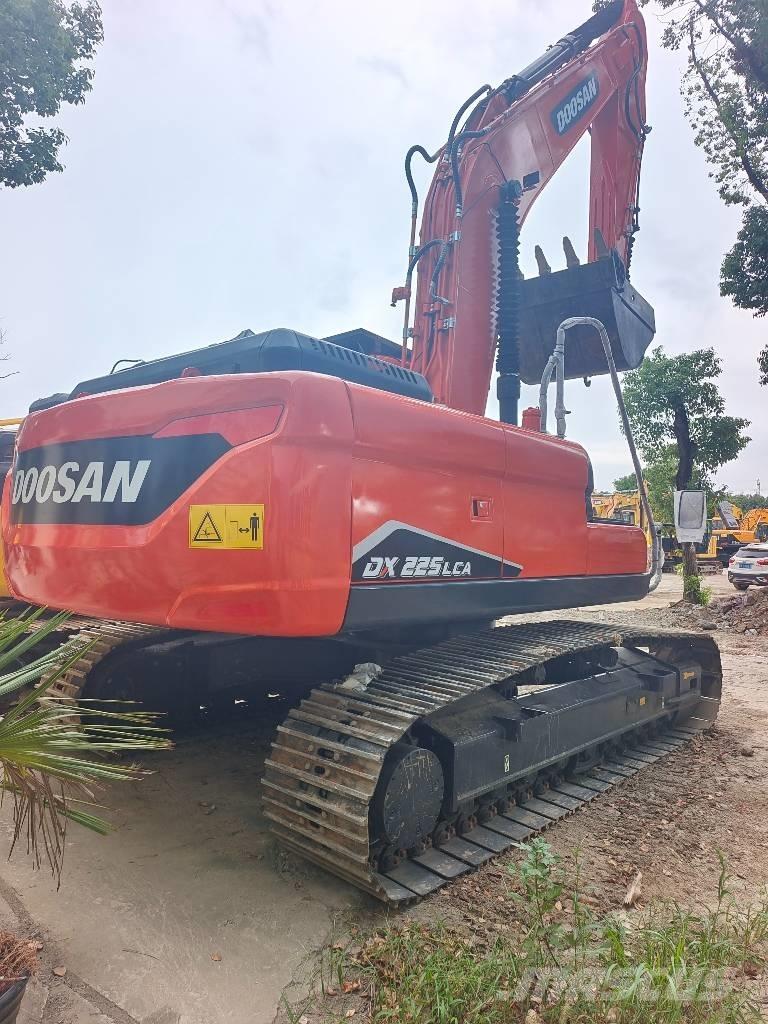 Doosan DX 225 LCA Excavadoras de cadenas