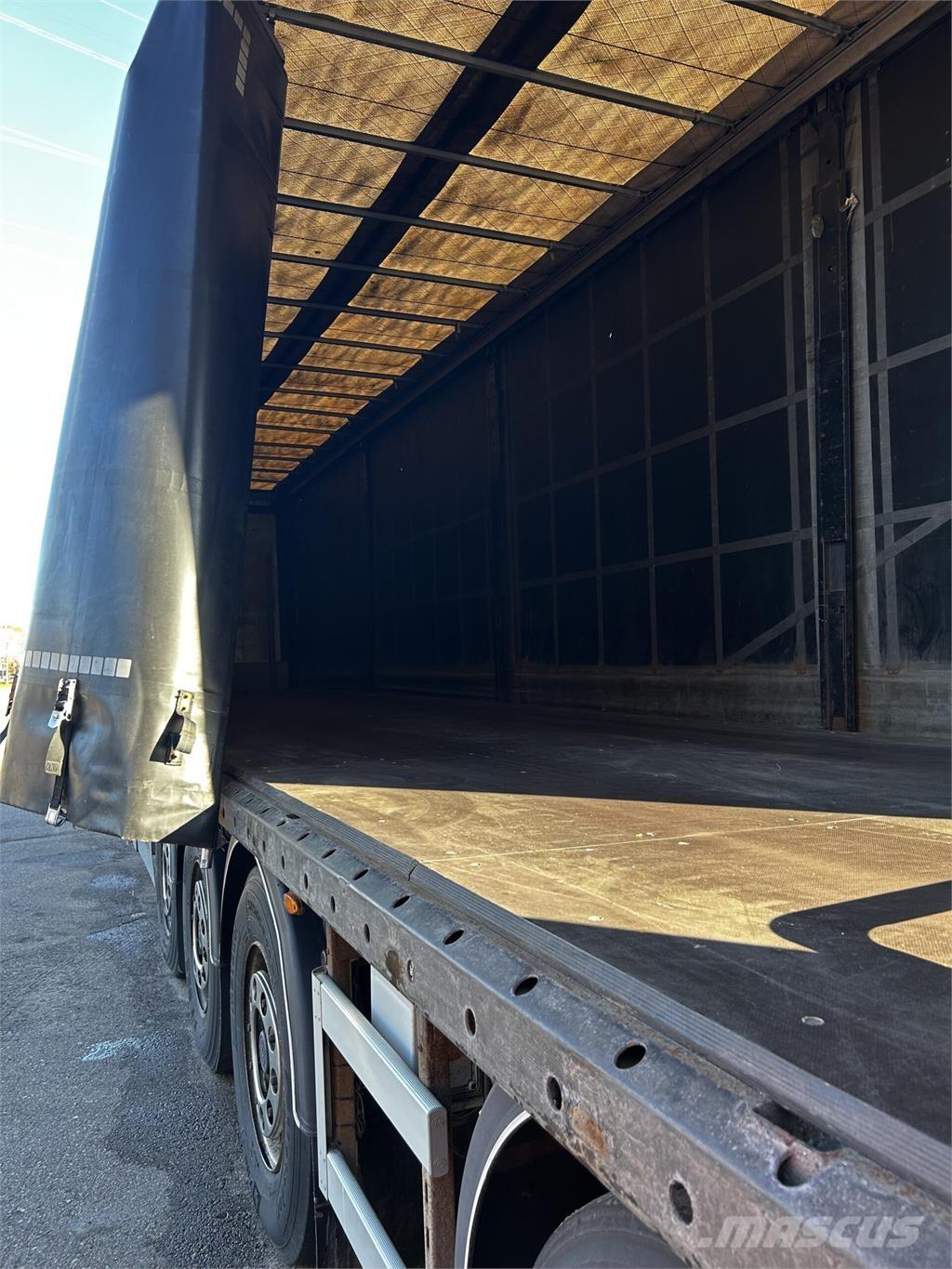 Nordic Trailer  Semirremolques con caja de lona