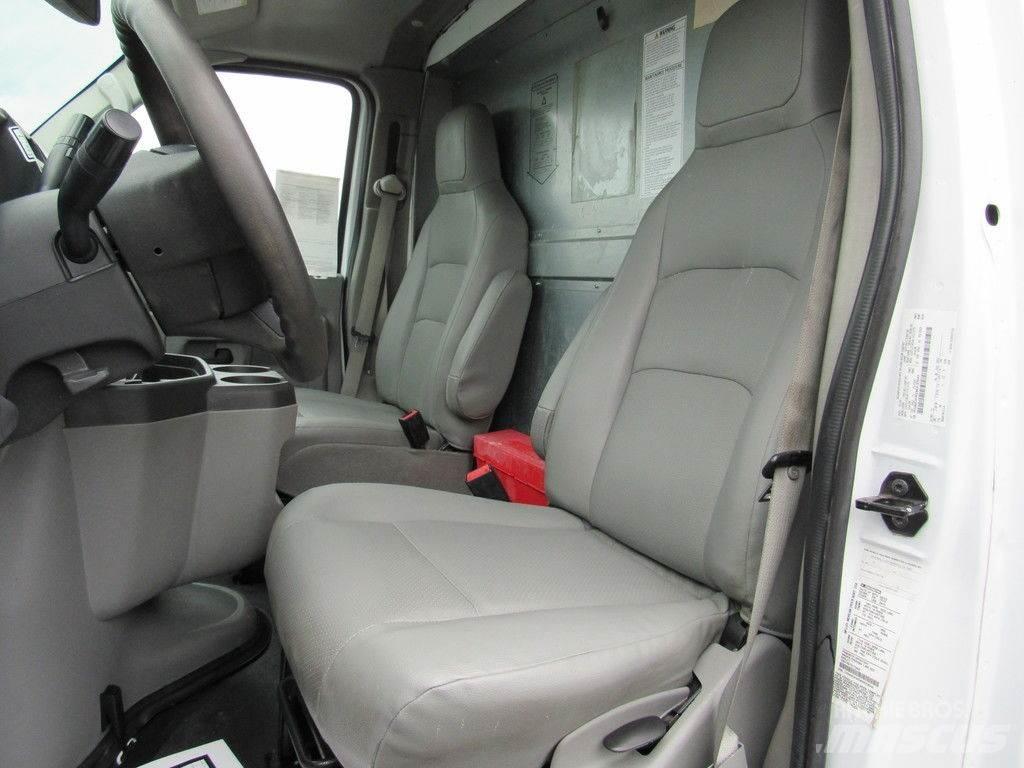Ford E-350 Camiones caja cerrada