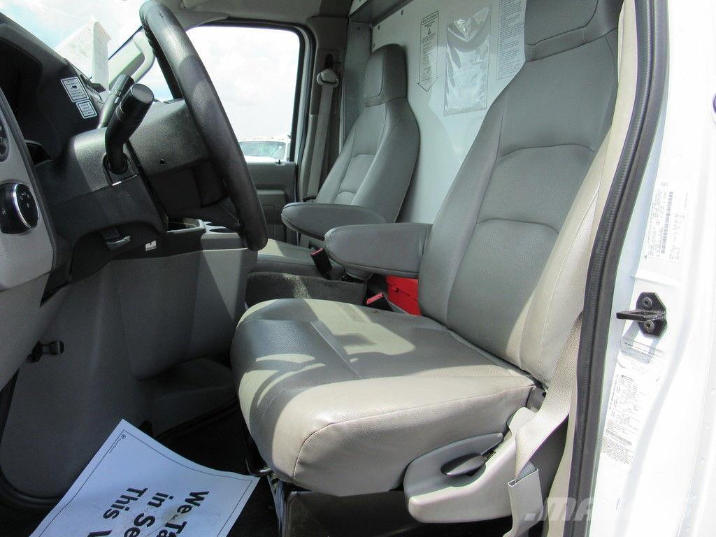 Ford E-350 Camiones caja cerrada