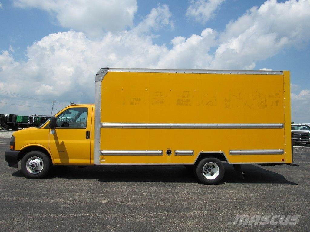 GMC Savana 3500 Camiones caja cerrada
