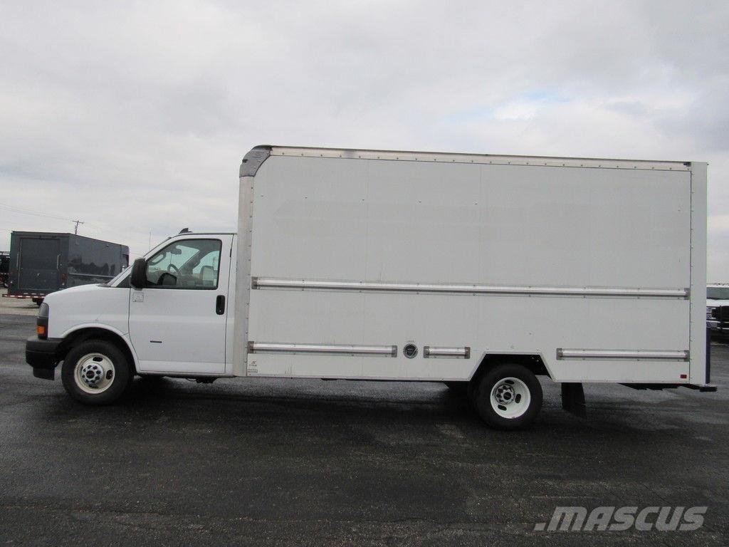 GMC Savana 3500 Camiones caja cerrada