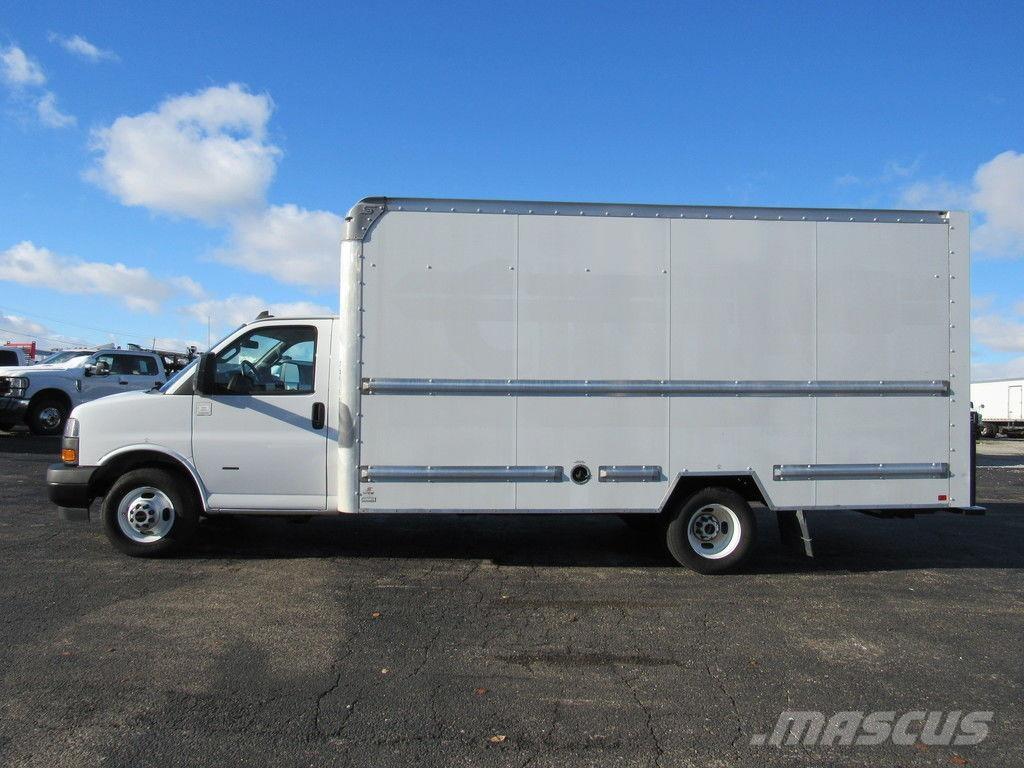 GMC Savana 3500 Camiones caja cerrada