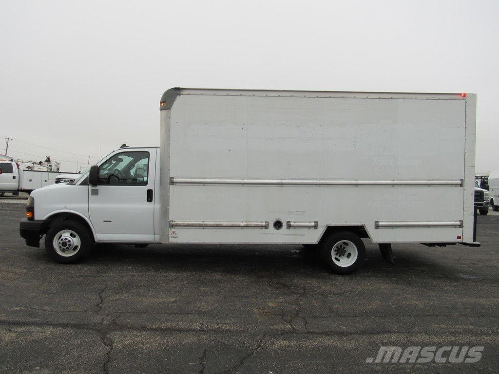 GMC Savana 3500 Camiones caja cerrada