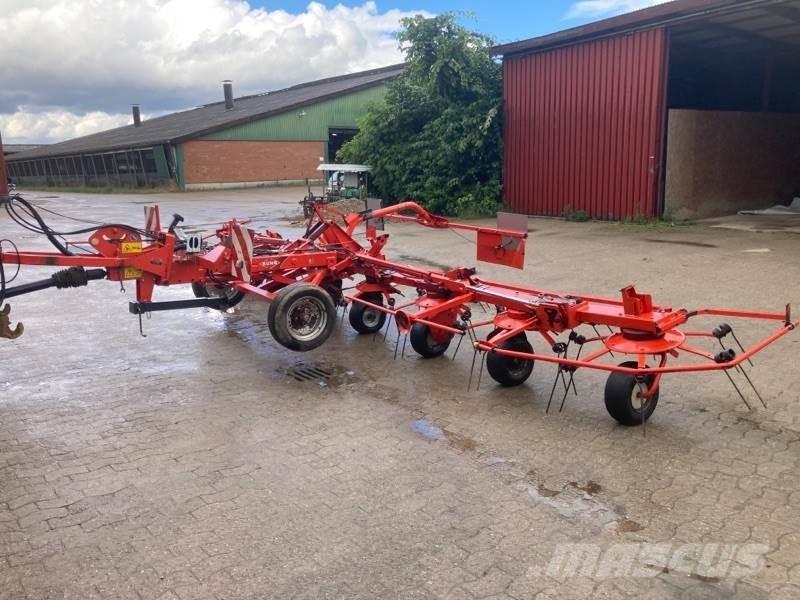 Kuhn GF 8702 T Rastrillos y henificadores