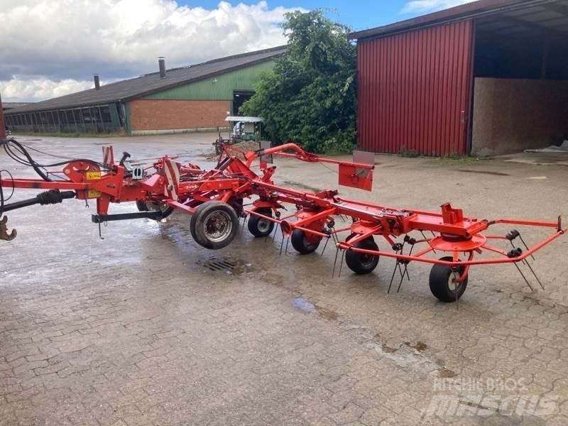 Kuhn GF8702T Rastrillos y henificadores