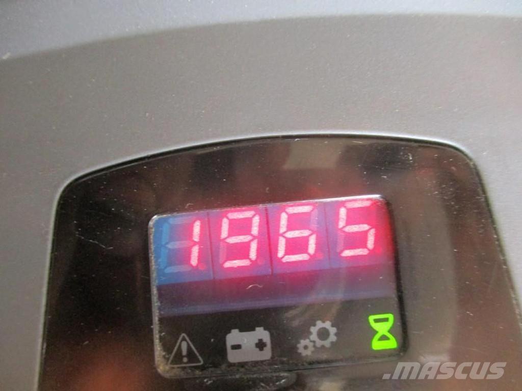 Toyota LPE200 Transpaletas Eléctricas con plataforma