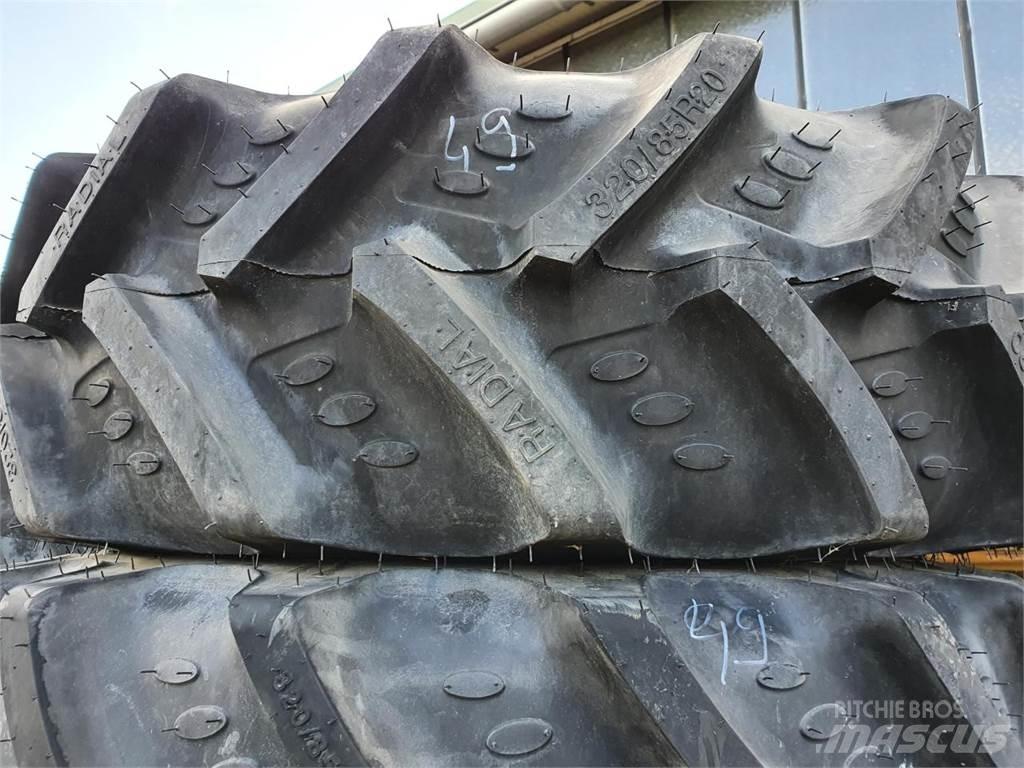 BKT 320/85R20 x2 Neumáticos, ruedas y llantas