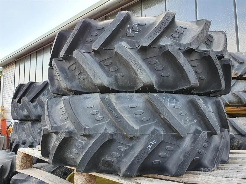 BKT 320/85R20 x2 Neumáticos, ruedas y llantas