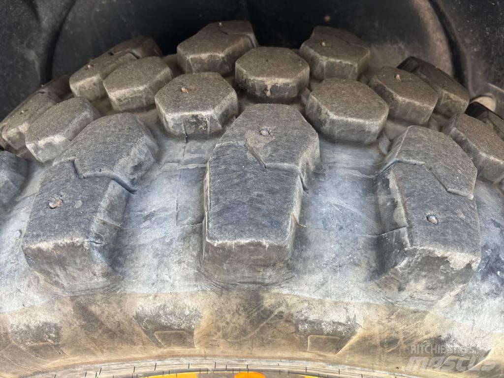 Komatsu WA 100 M-8E0 Cargadoras sobre ruedas