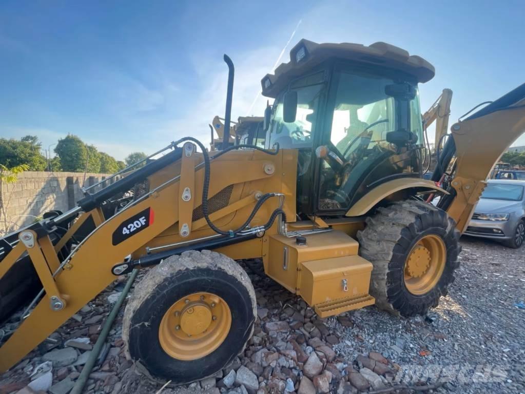 CAT 420F Retrocargadoras