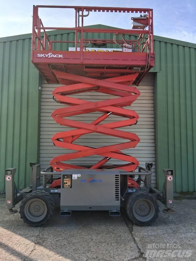 SkyJack SJ 6832 RT Plataformas tijera
