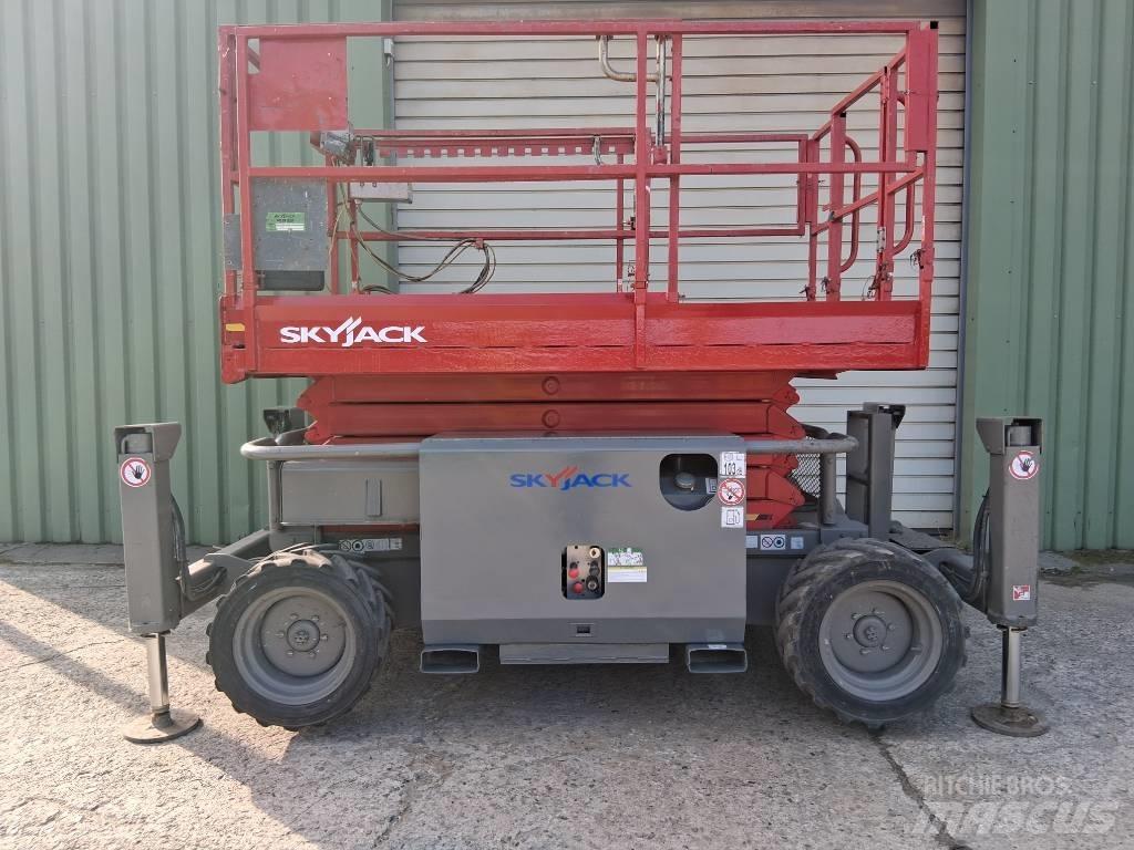 SkyJack SJ 6832 RT Plataformas tijera