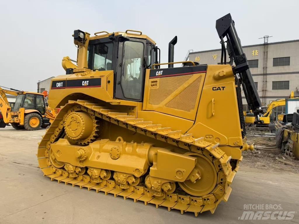 CAT D 8 T Buldozer sobre oruga