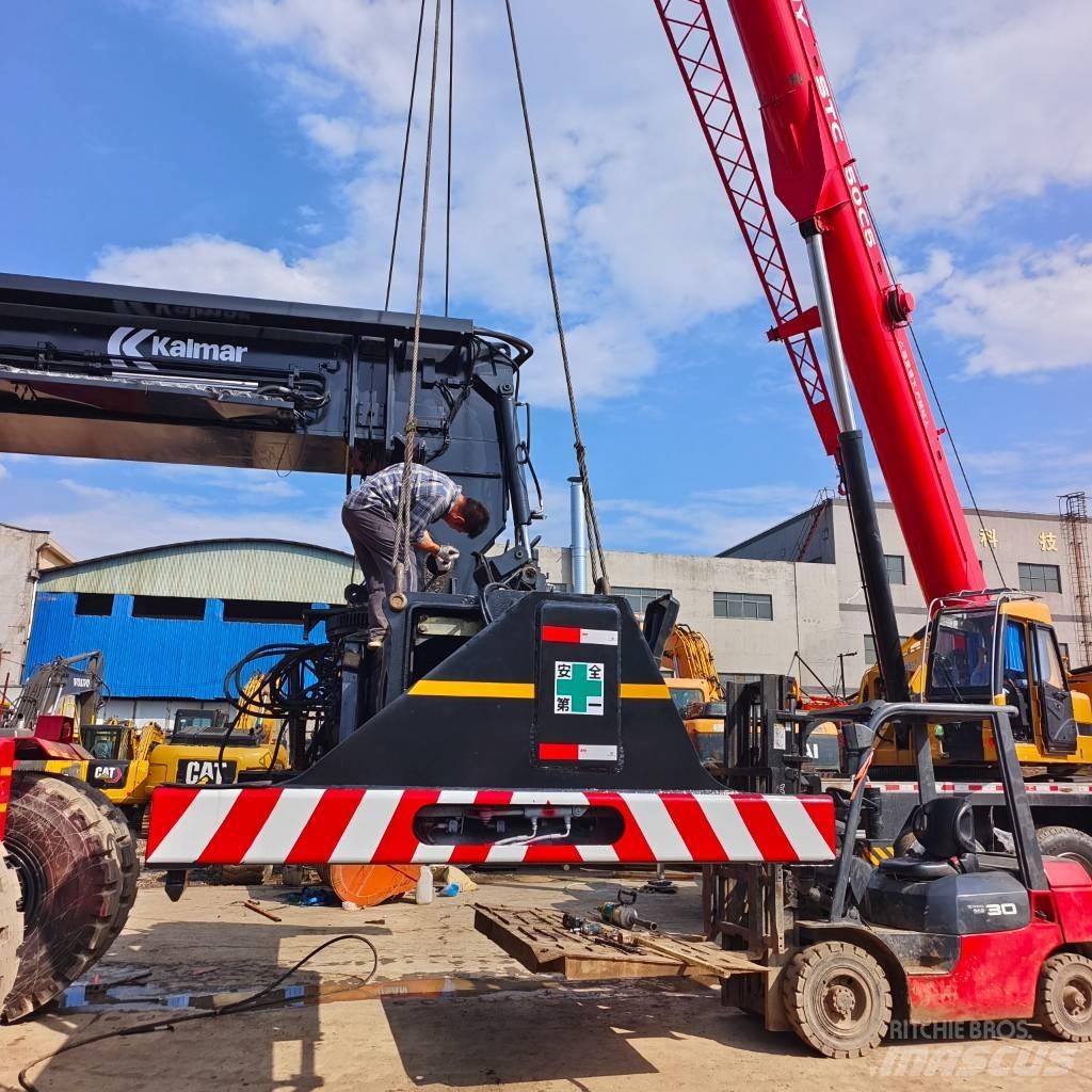 Kalmar DRF 450 Manipulador de contenedores