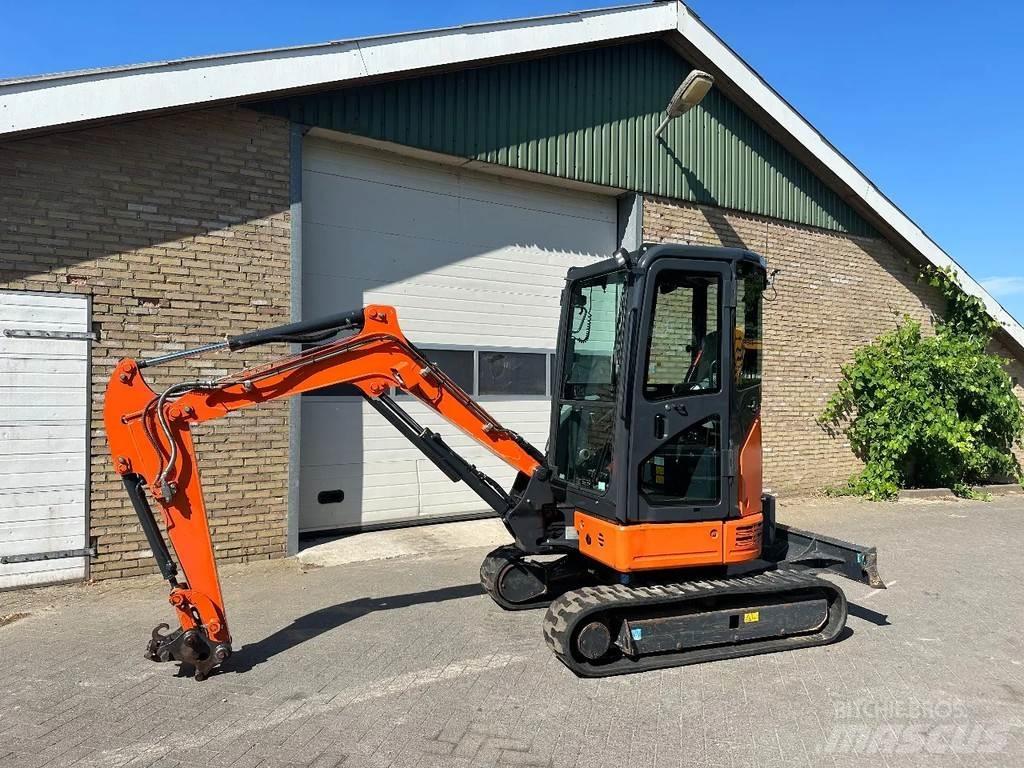 Hitachi ZX26U-6CR Mini excavadoras < 7t