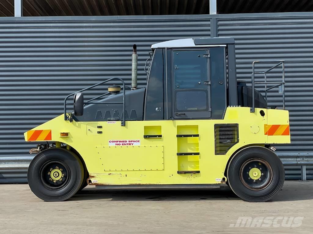 Ammann AP 240 Rodillos sobre neumáticos