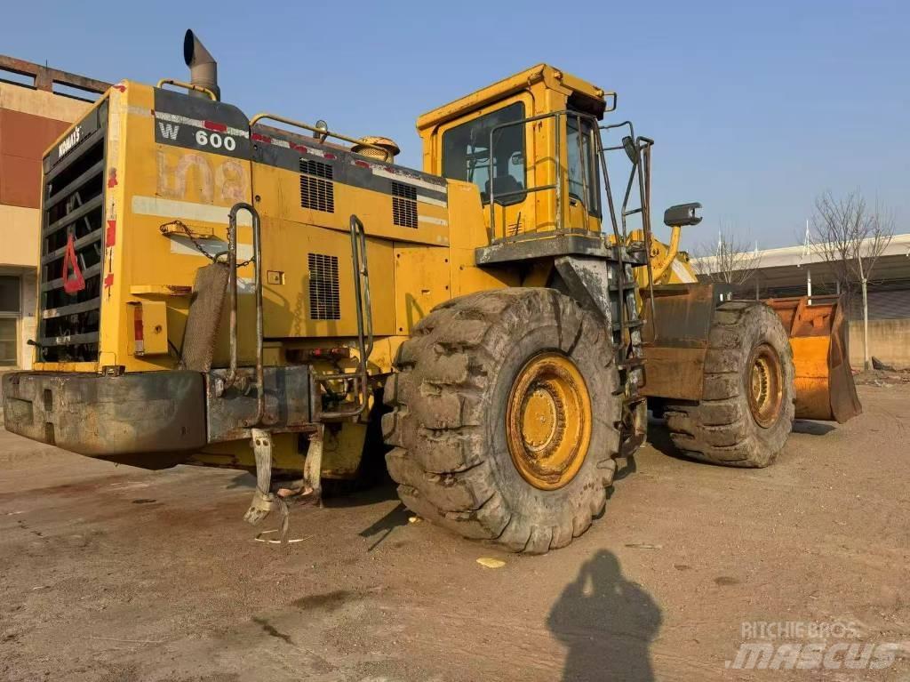 Komatsu WA 600-3 Cargadoras sobre ruedas