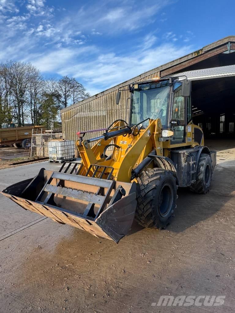 HZM 825 Cargadoras sobre ruedas