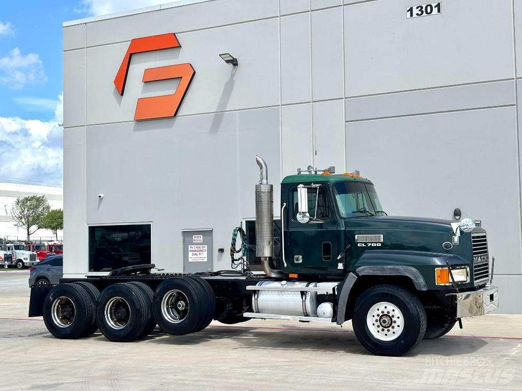 Mack CL 713 Cabezas tractoras