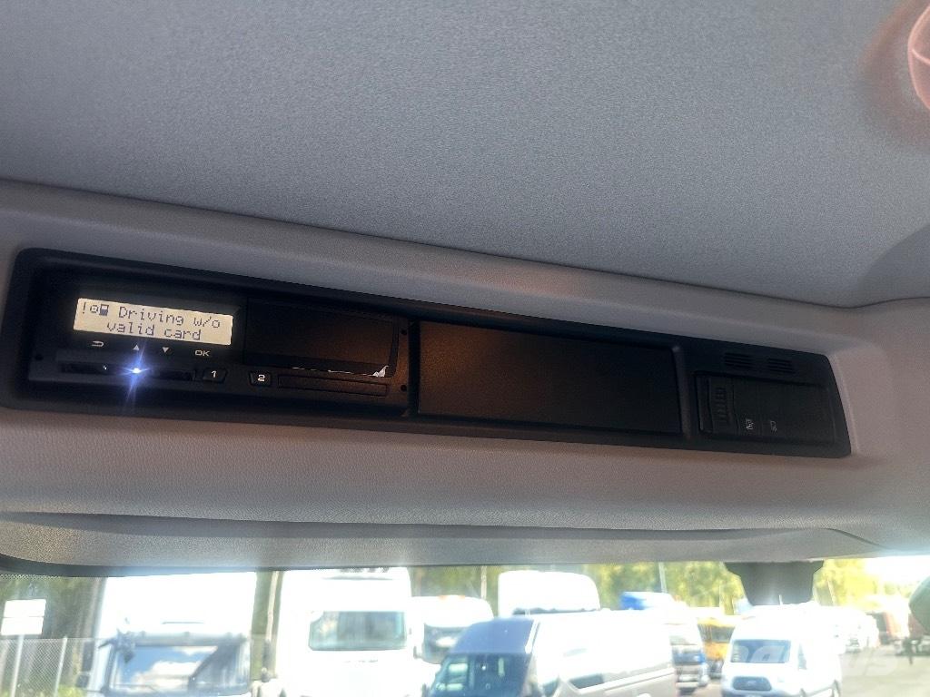 Scania P250 Camiones caja cerrada