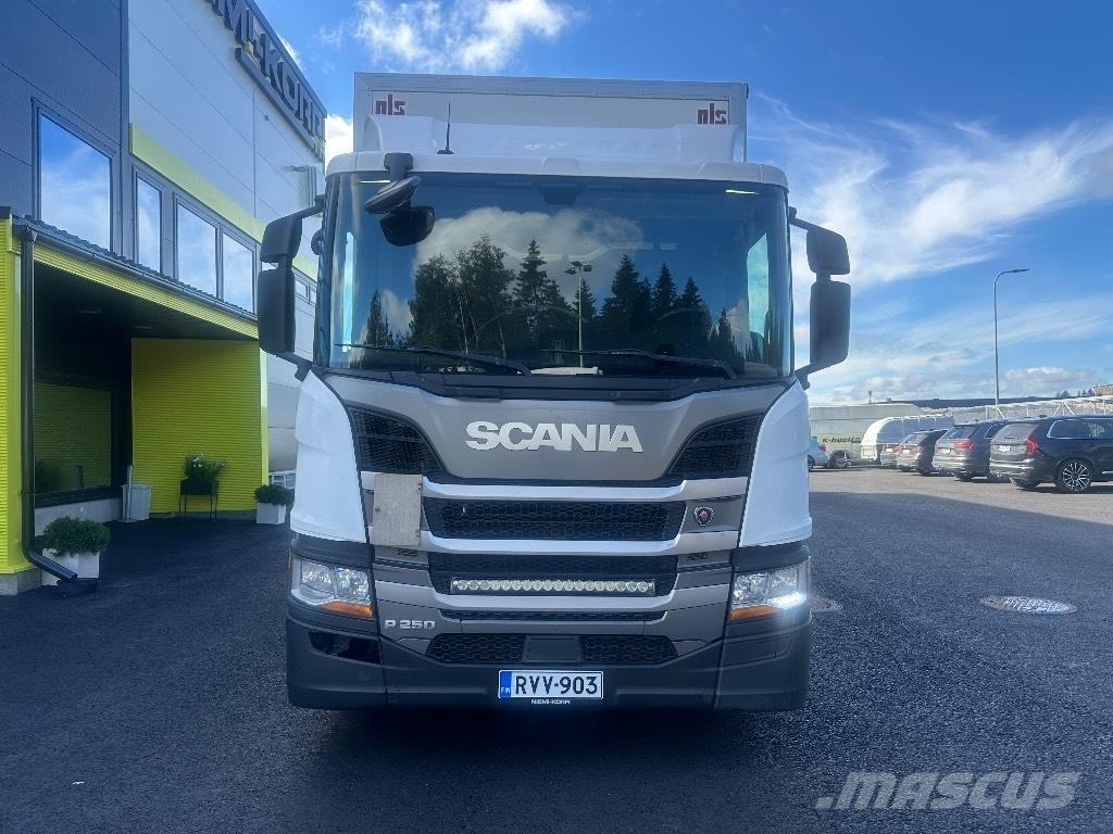 Scania P250 Camiones caja cerrada