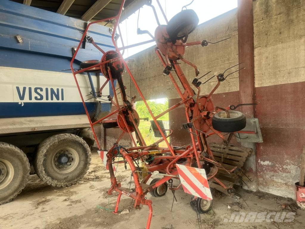 Lely TH 680 Rastrillos y henificadores
