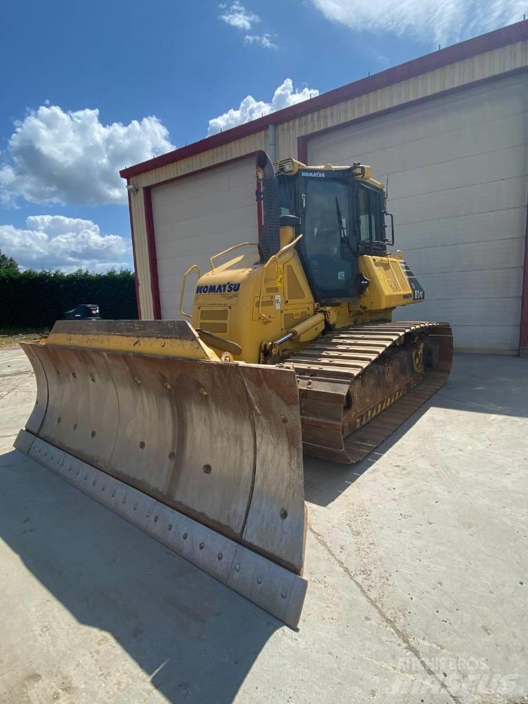 Komatsu D61PX24 Buldozer sobre oruga