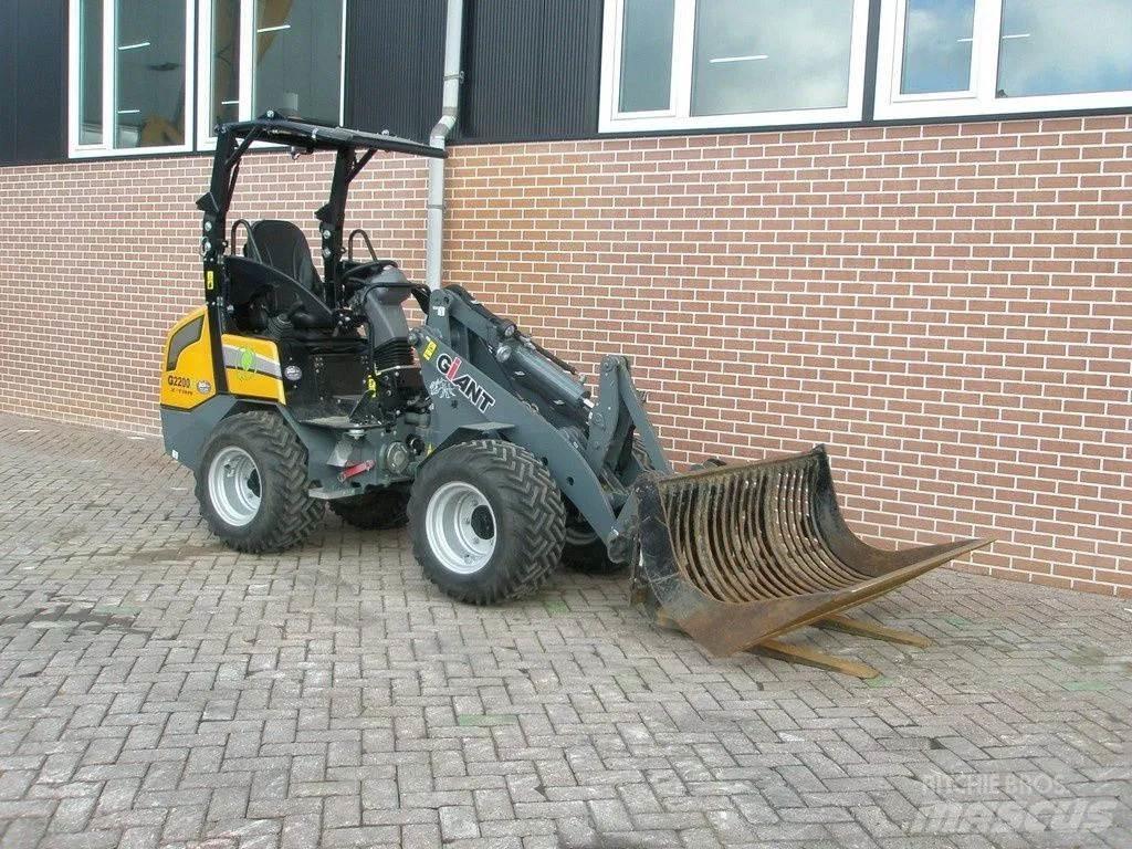 GiANT G2200E Palas cargadoras
