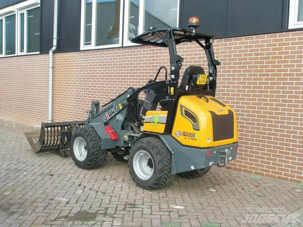 GiANT G2200E Palas cargadoras