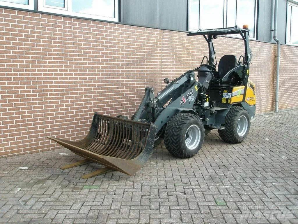 GiANT G2200E Palas cargadoras